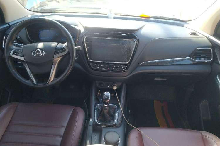 Used CHANGAN OSHAN A800 2017 1.6L Manual Luxury Model Center Console