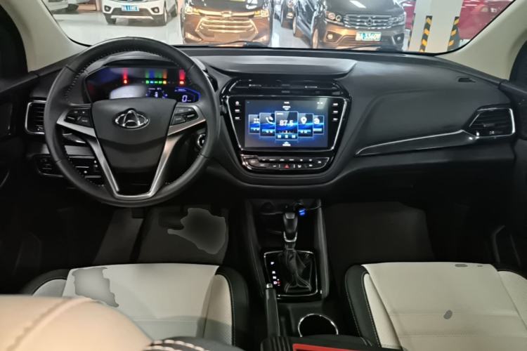Used CHANGAN OSHAN A800 2017 1.5T Automatic Luxury Model Center Console