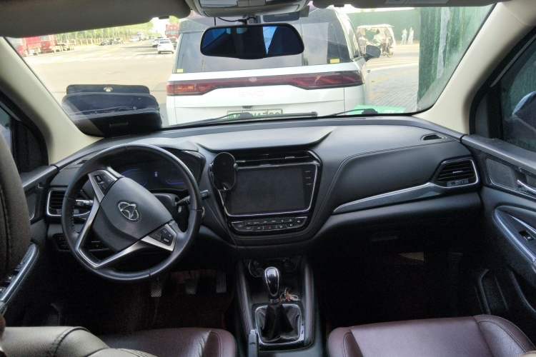 Used CHANGAN OSHAN A800 2017 1.5T Manual Luxury Model Center Console