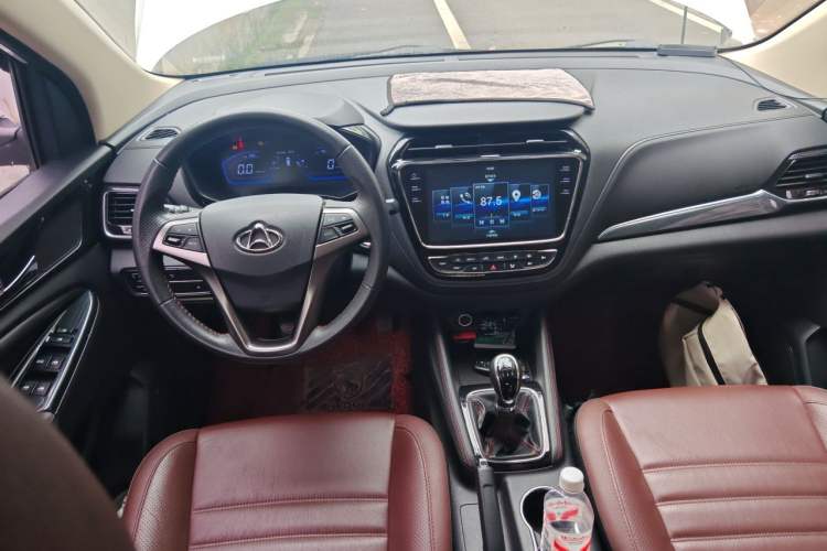Used CHANGAN OSHAN A800 2017 1.6L Manual Luxury Model Center Console