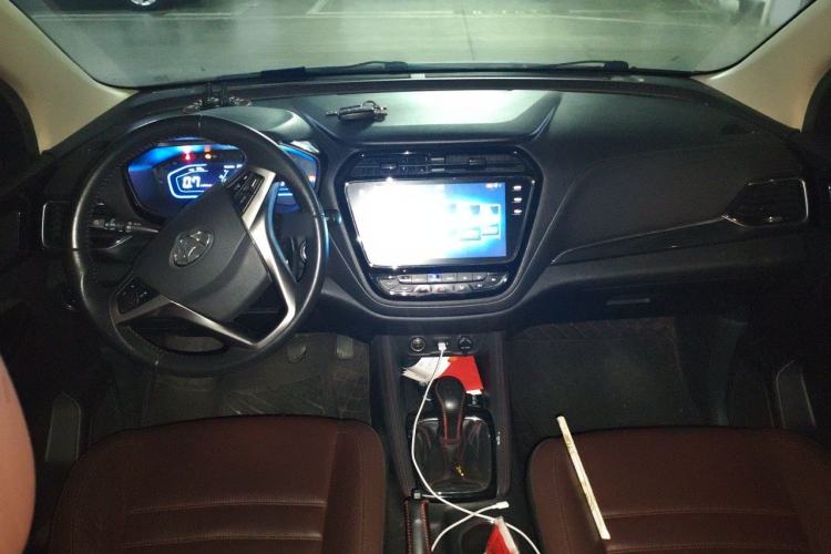 Used CHANGAN OSHAN A800 2017 1.6L Manual Luxury Model Center Console