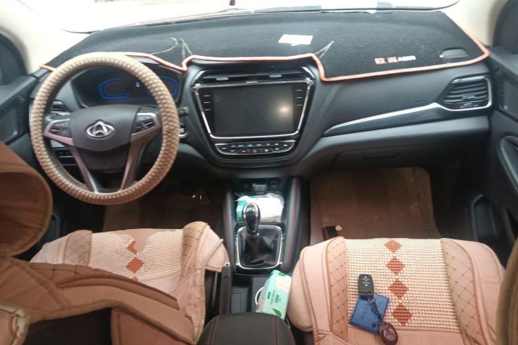 Used CHANGAN OSHAN A800 2017 1.6L Manual Luxury Model Center Console