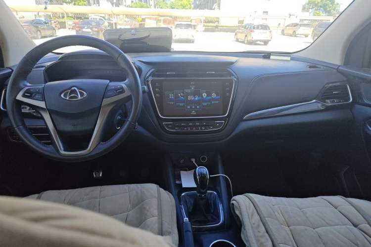Used CHANGAN OSHAN A800 2017 1.6L Manual Comfort Model Center Console