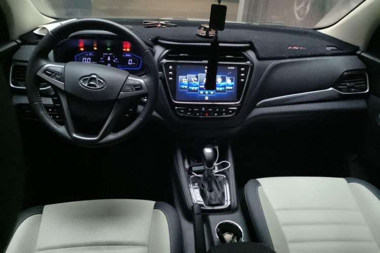 Used CHANGAN OSHAN A800 2017 1.5T Automatic ZhiZun Model Center Console
