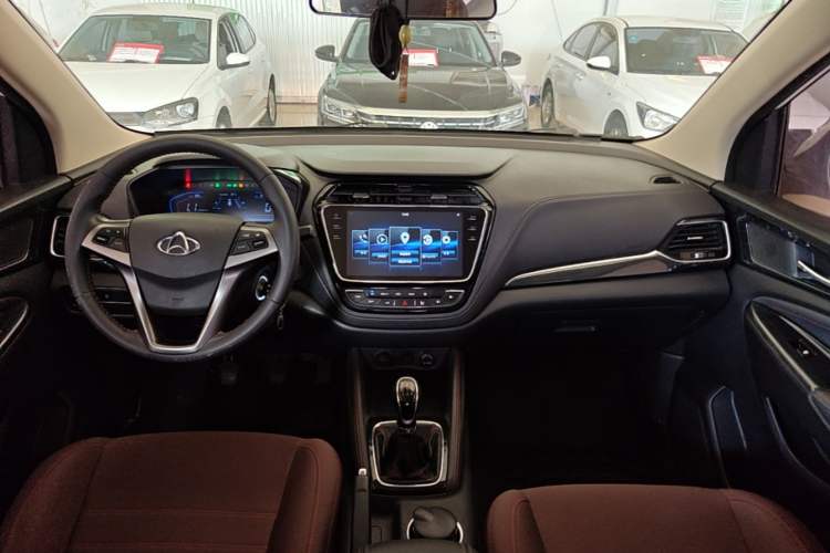 Used CHANGAN OSHAN A800 2017 1.6L Manual Comfort Model Center Console