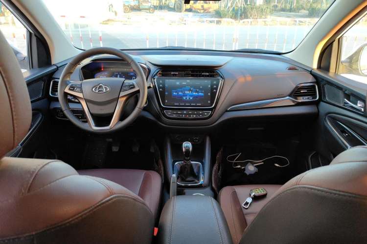 Used CHANGAN OSHAN A800 2017 1.6L Manual Luxury Model Center Console