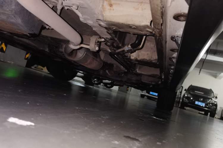 Used CHANGAN OSHAN A800 2017 1.6L Manual Comfort Model Chassis Rear Right