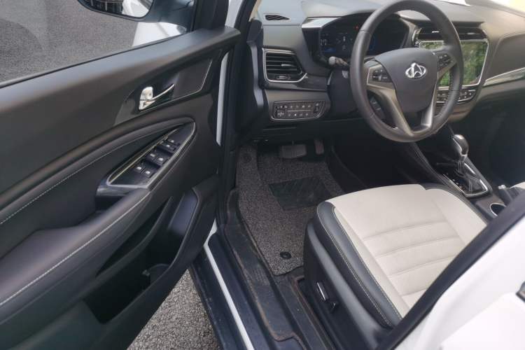 Used CHANGAN OSHAN A800 2017 1.5T Automatic ZhiZun Model Driver Seat