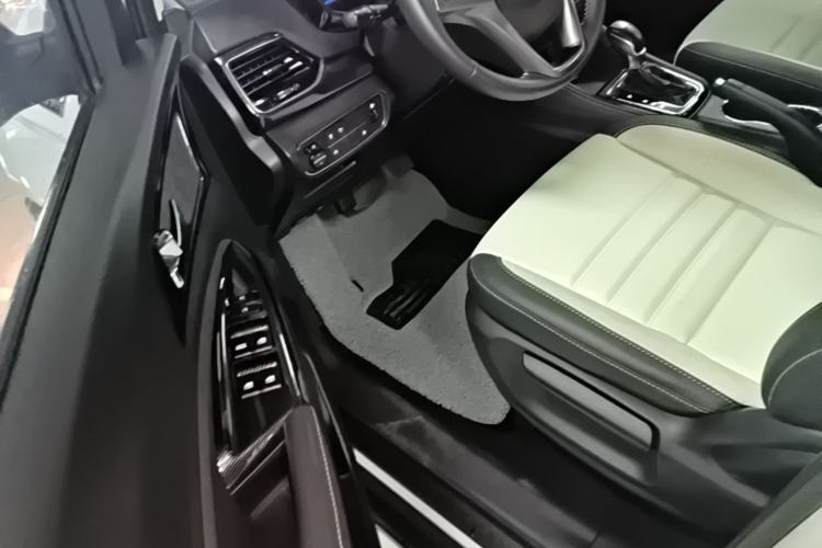 Used CHANGAN OSHAN A800 2017 1.5T Automatic Luxury Model Driver Seat