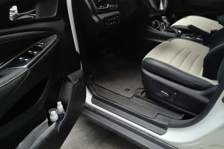 Used CHANGAN OSHAN A800 2017 1.5T Automatic ZhiZun Model Driver Seat