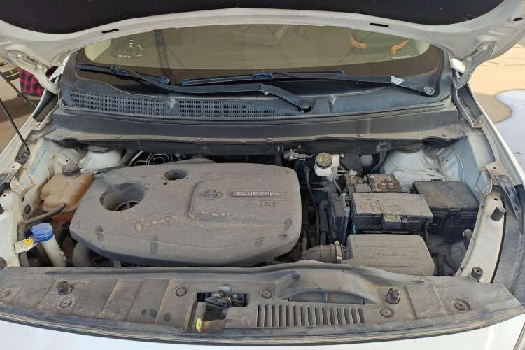 Used CHANGAN OSHAN A800 2017 1.5T Automatic Comfort Model Engine Bay