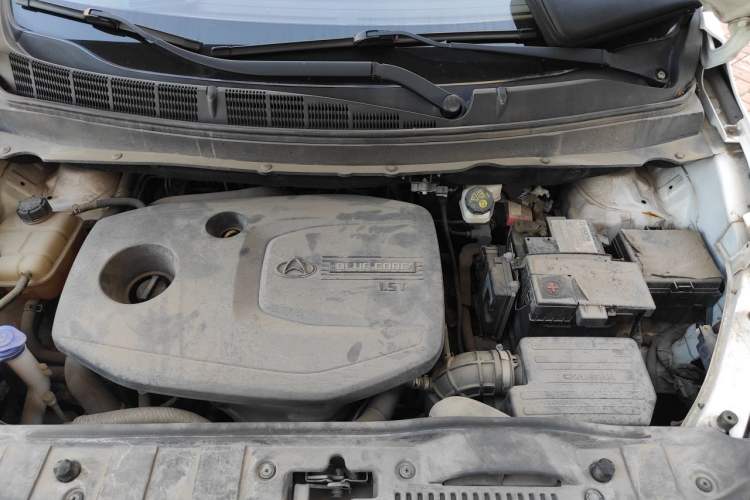 Used CHANGAN OSHAN A800 2017 1.5T Automatic ZhiZun Model Engine Bay