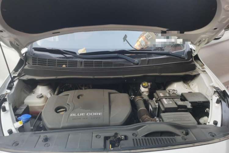 Used CHANGAN OSHAN A800 2017 1.6L Manual Luxury Model Engine Bay