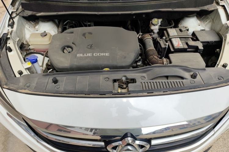 Used CHANGAN OSHAN A800 2017 1.6L Manual Comfort Model Engine Bay