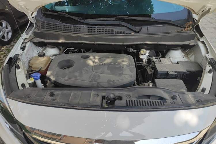 Used CHANGAN OSHAN A800 2017 1.5T Manual Luxury Model Engine Bay