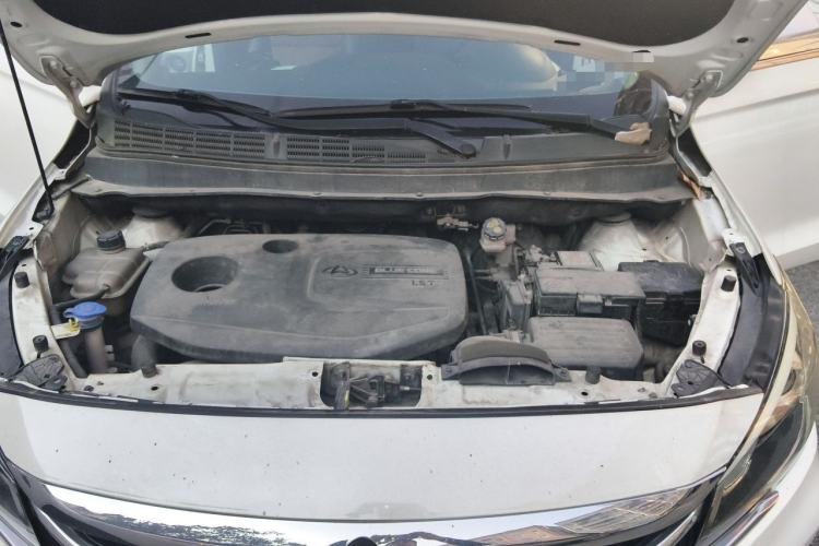 Used CHANGAN OSHAN A800 2017 1.5T Automatic Standard Model Engine Bay