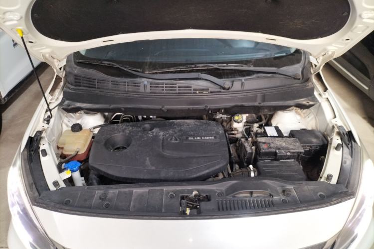 Used CHANGAN OSHAN A800 2017 1.5T Manual Luxury Model Engine Bay