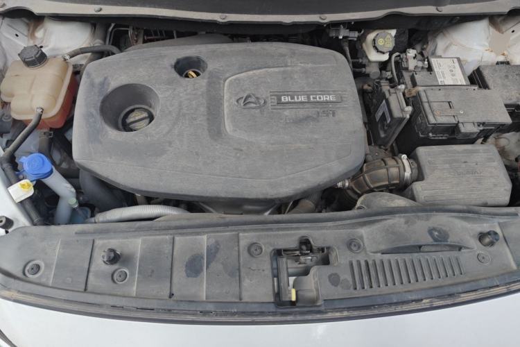 Used CHANGAN OSHAN A800 2017 1.5T Automatic Luxury Model Engine Bay