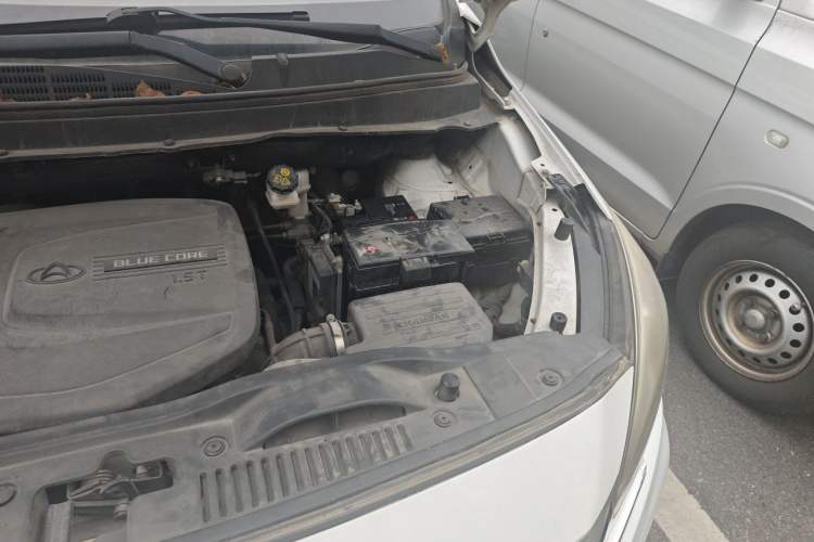 Used CHANGAN OSHAN A800 2017 1.5T Automatic Comfort Model Engine Bay Left