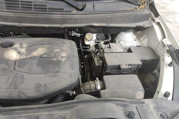 Used CHANGAN OSHAN A800 2017 1.5T Manual Luxury Model Engine Bay Left