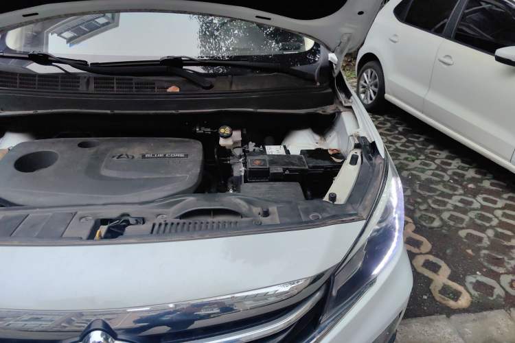 Used CHANGAN OSHAN A800 2017 1.5T Automatic Luxury Model Engine Bay Left