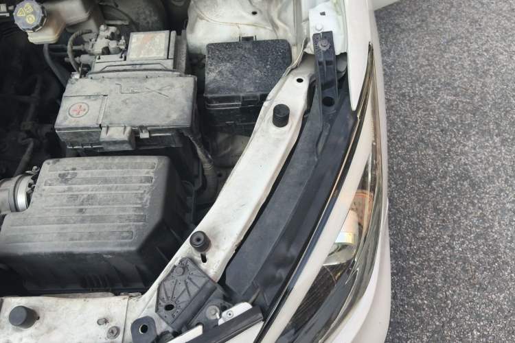 Used CHANGAN OSHAN A800 2017 1.5T Automatic Standard Model Engine Bay Left