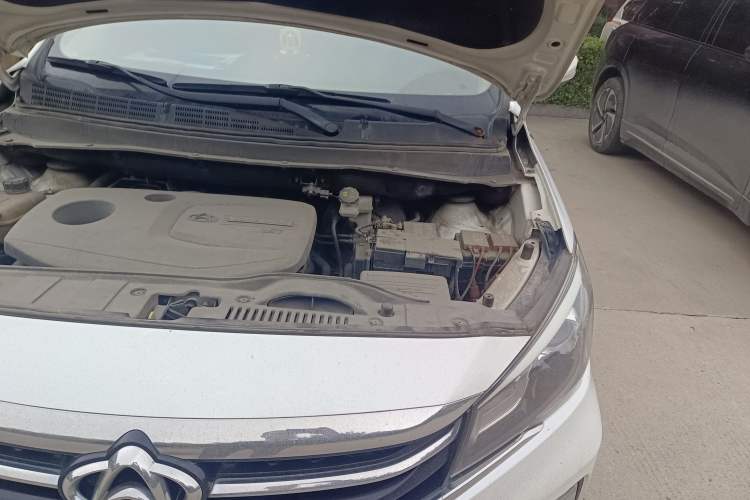 Used CHANGAN OSHAN A800 2017 1.5T Manual Luxury Model Engine Bay Left