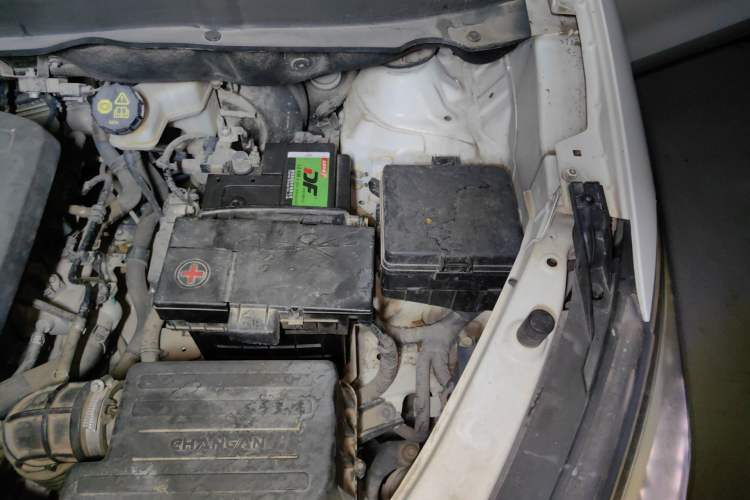 Used CHANGAN OSHAN A800 2017 1.5T Automatic ZhiZun Model Engine Bay Left