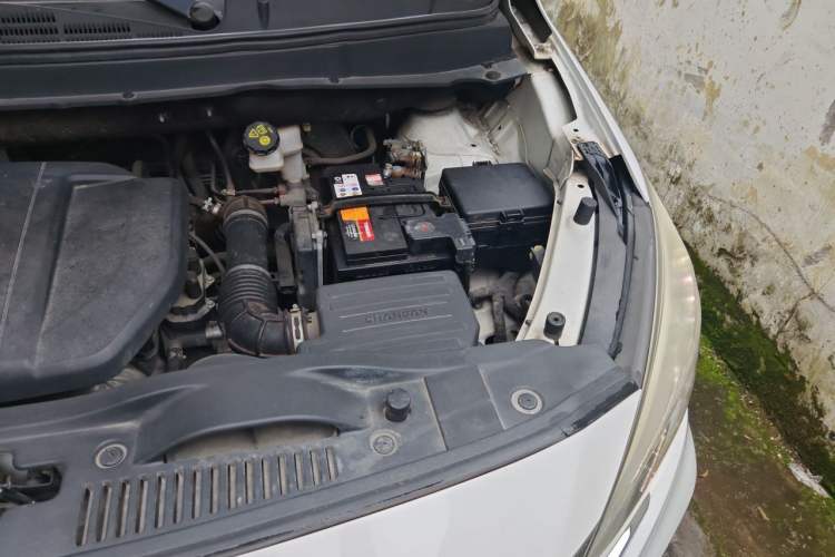 Used CHANGAN OSHAN A800 2017 1.6L Manual Luxury Model Engine Bay Left
