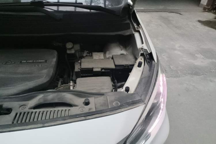 Used CHANGAN OSHAN A800 2017 1.5T Automatic ZhiZun Model Engine Bay Left