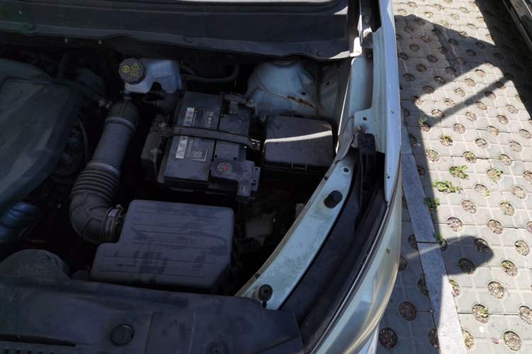 Used CHANGAN OSHAN A800 2017 1.6L Manual Comfort Model Engine Bay Left