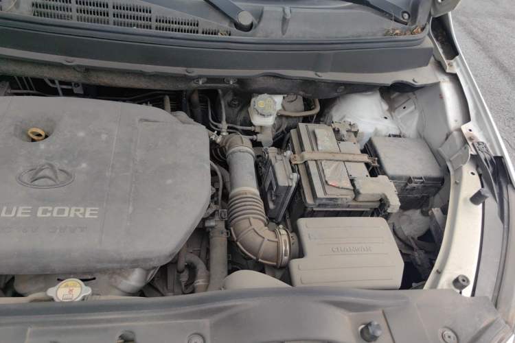 Used CHANGAN OSHAN A800 2017 1.6L Manual Luxury Model Engine Bay Left