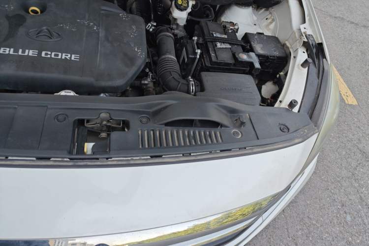 Used CHANGAN OSHAN A800 2017 1.6L Manual Standard Edition Engine Bay Left
