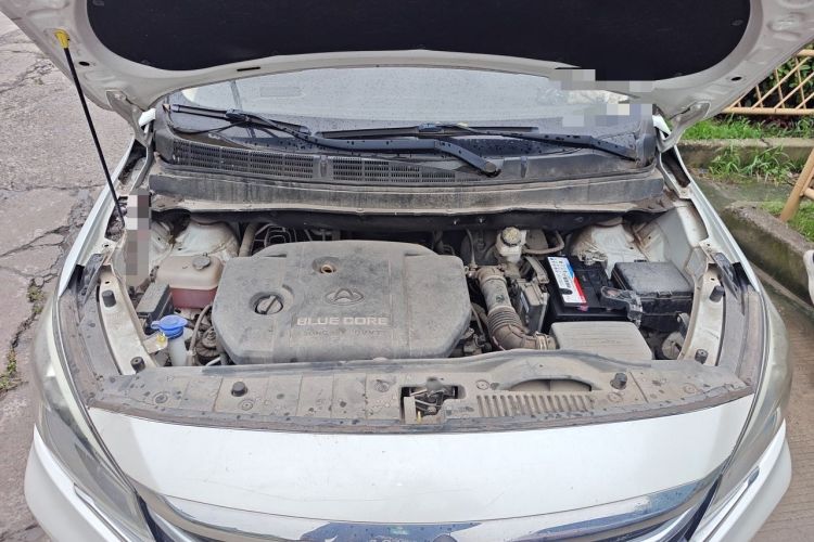 Used CHANGAN OSHAN A800 2017 1.6L Manual Luxury Model Engine Bay