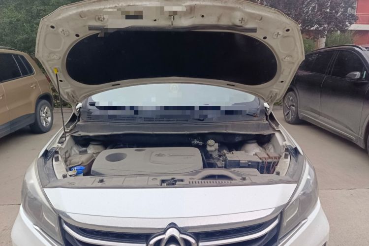 Used CHANGAN OSHAN A800 2017 1.5T Manual Luxury Model Engine Bay