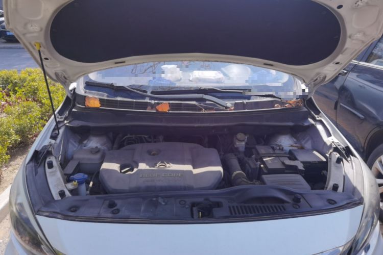 Used CHANGAN OSHAN A800 2017 1.6L Manual Luxury Model Engine Bay