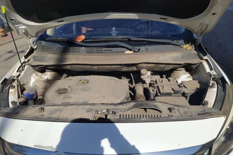 Used CHANGAN OSHAN A800 2017 1.6L Manual Luxury Model Engine Bay