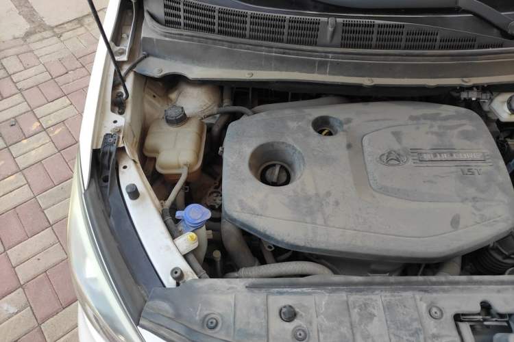 Used CHANGAN OSHAN A800 2017 1.5T Automatic ZhiZun Model Engine Bay Right
