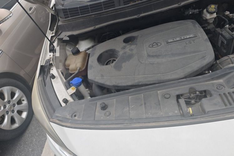 Used CHANGAN OSHAN A800 2017 1.5T Automatic Comfort Model Engine Bay Right