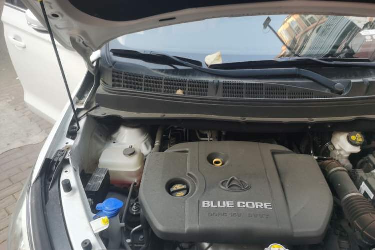 Used CHANGAN OSHAN A800 2017 1.6L Manual Luxury Model Engine Bay Right