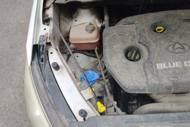 Used CHANGAN OSHAN A800 2017 1.6L Manual Comfort Model Engine Bay Right