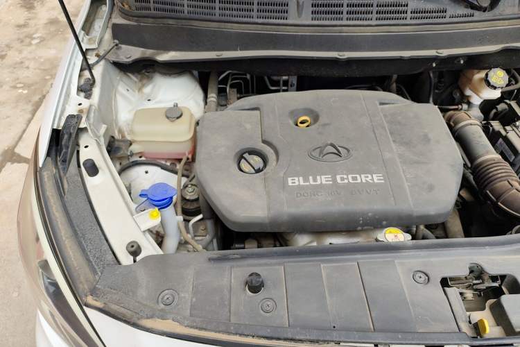 Used CHANGAN OSHAN A800 2017 1.6L Manual Comfort Model Engine Bay Right