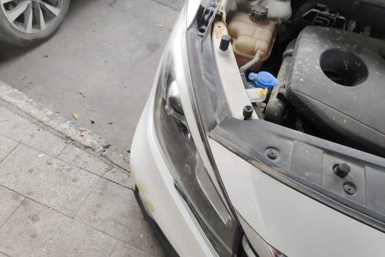 Used CHANGAN OSHAN A800 2017 1.5T Automatic Luxury Model Engine Bay Right