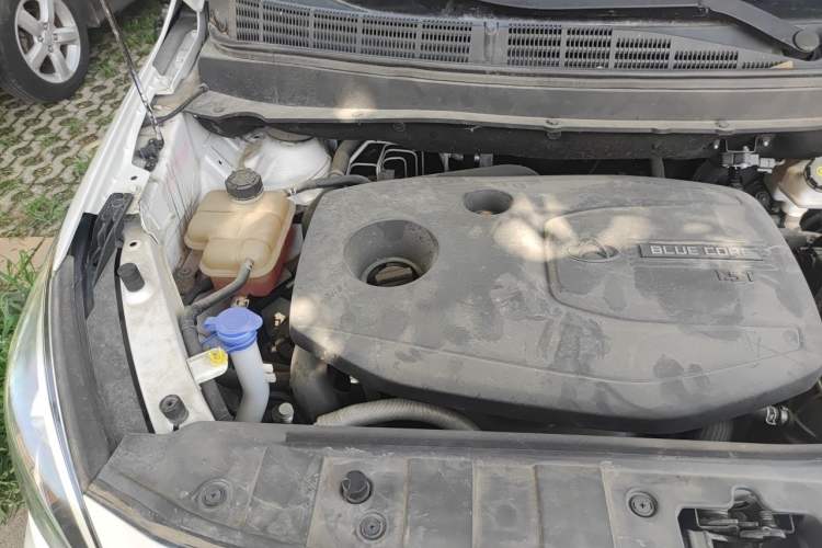 Used CHANGAN OSHAN A800 2017 1.5T Manual Luxury Model Engine Bay Right