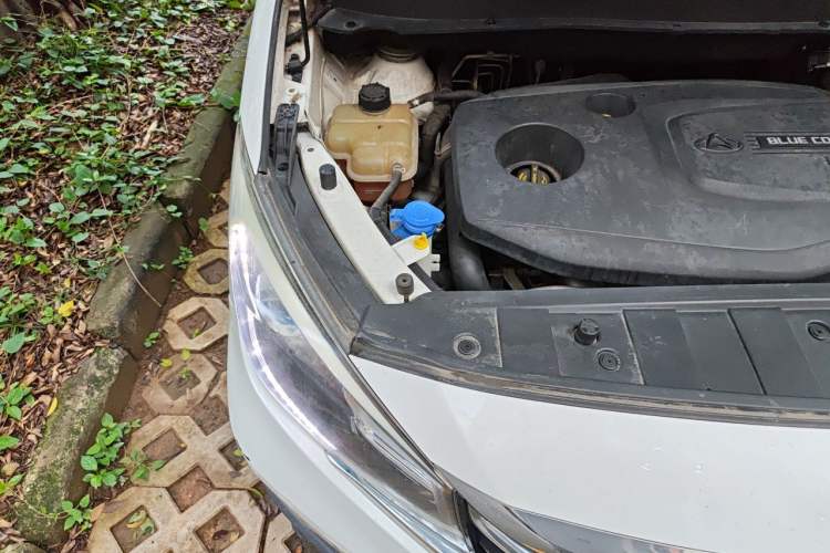 Used CHANGAN OSHAN A800 2017 1.5T Automatic ZhiZun Model Engine Bay Right