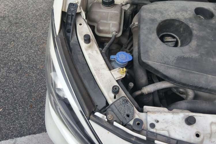 Used CHANGAN OSHAN A800 2017 1.5T Automatic Standard Model Engine Bay Right