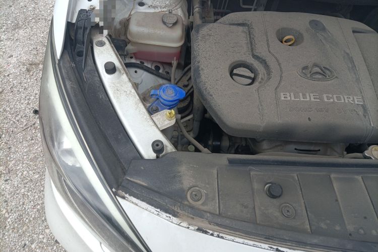 Used CHANGAN OSHAN A800 2017 1.6L Manual Comfort Model Engine Bay Right