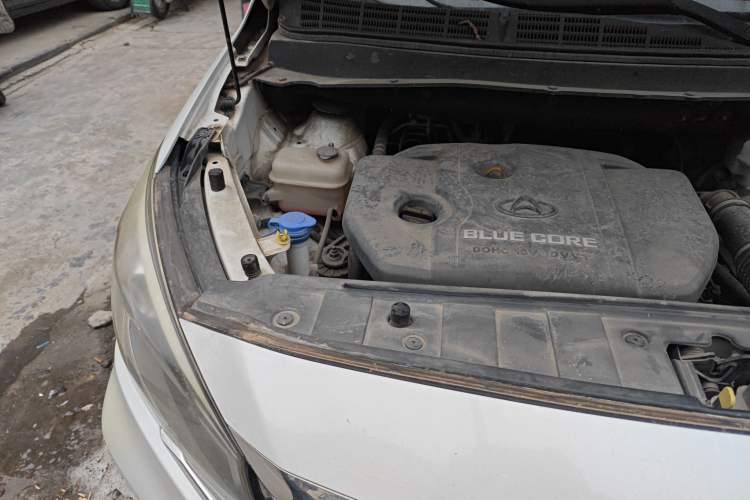 Used CHANGAN OSHAN A800 2017 1.6L Manual Comfort Model Engine Bay Right