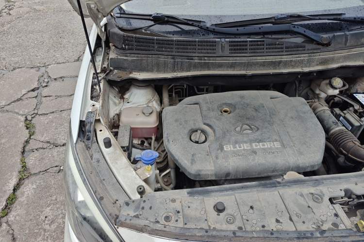 Used CHANGAN OSHAN A800 2017 1.6L Manual Luxury Model Engine Bay Right