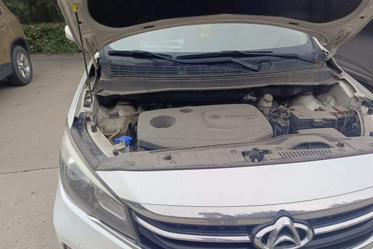 Used CHANGAN OSHAN A800 2017 1.5T Manual Luxury Model Engine Bay Right